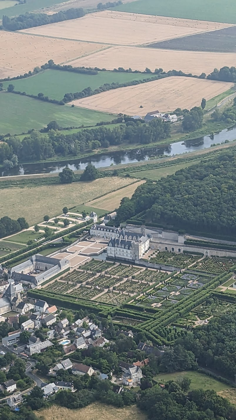 Vue imprenable du chateau de Villandry et ses jardins