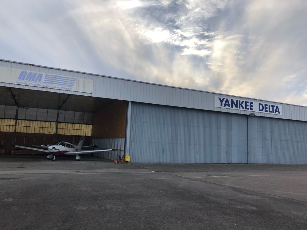 Yankee Delta and RMA hangars in the South apron of LFRN with PA28 F-GHYZ inside